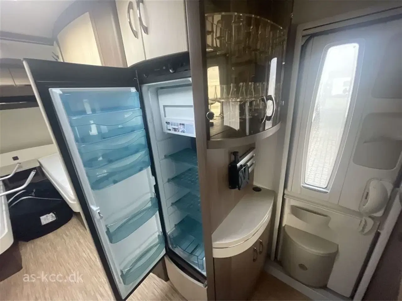 Billede 17 - 2014 - Hobby De Luxe 560 CFe   Hobby De Luxe 560 CFe  Dobbeltseng  Næsten NYT Penta fortelt