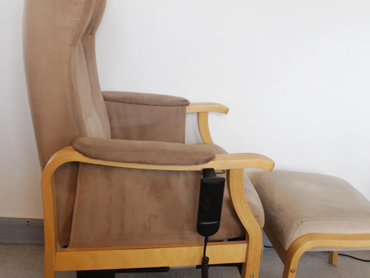 Billede 5 - Sorø otiumstol m sædeløft (el) + skammel