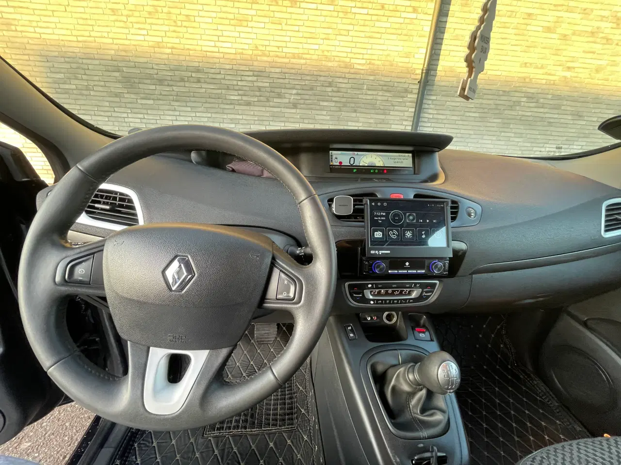 Billede 3 - Flot velholdt nysynet Renault Grand scenic