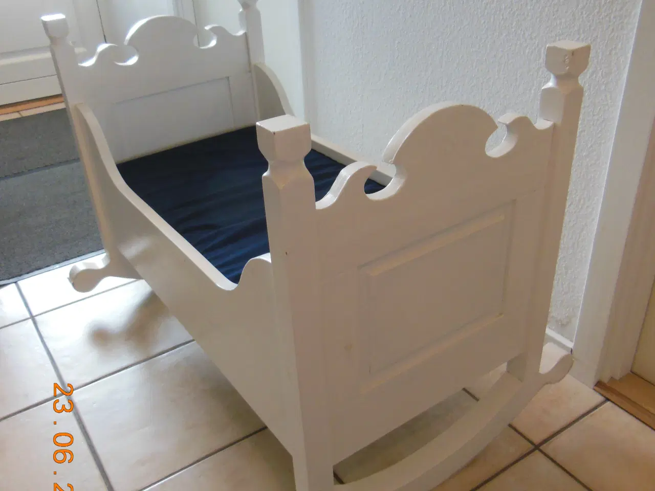 Billede 1 - Fin hvid trævugge med ægte babymadras