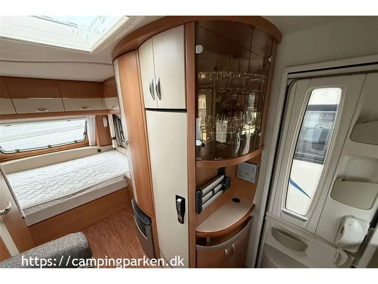 Billede 7 - 2011 - Hobby Excellent 440 SFr   Super fin lille rejsevogn med Isabella fortelt, klar til flere ture