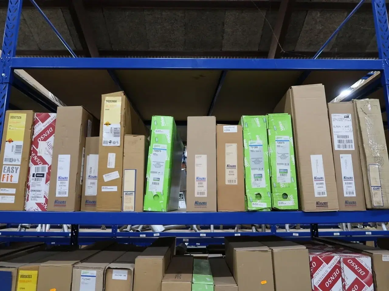 Billede 8 - Indhold i reol