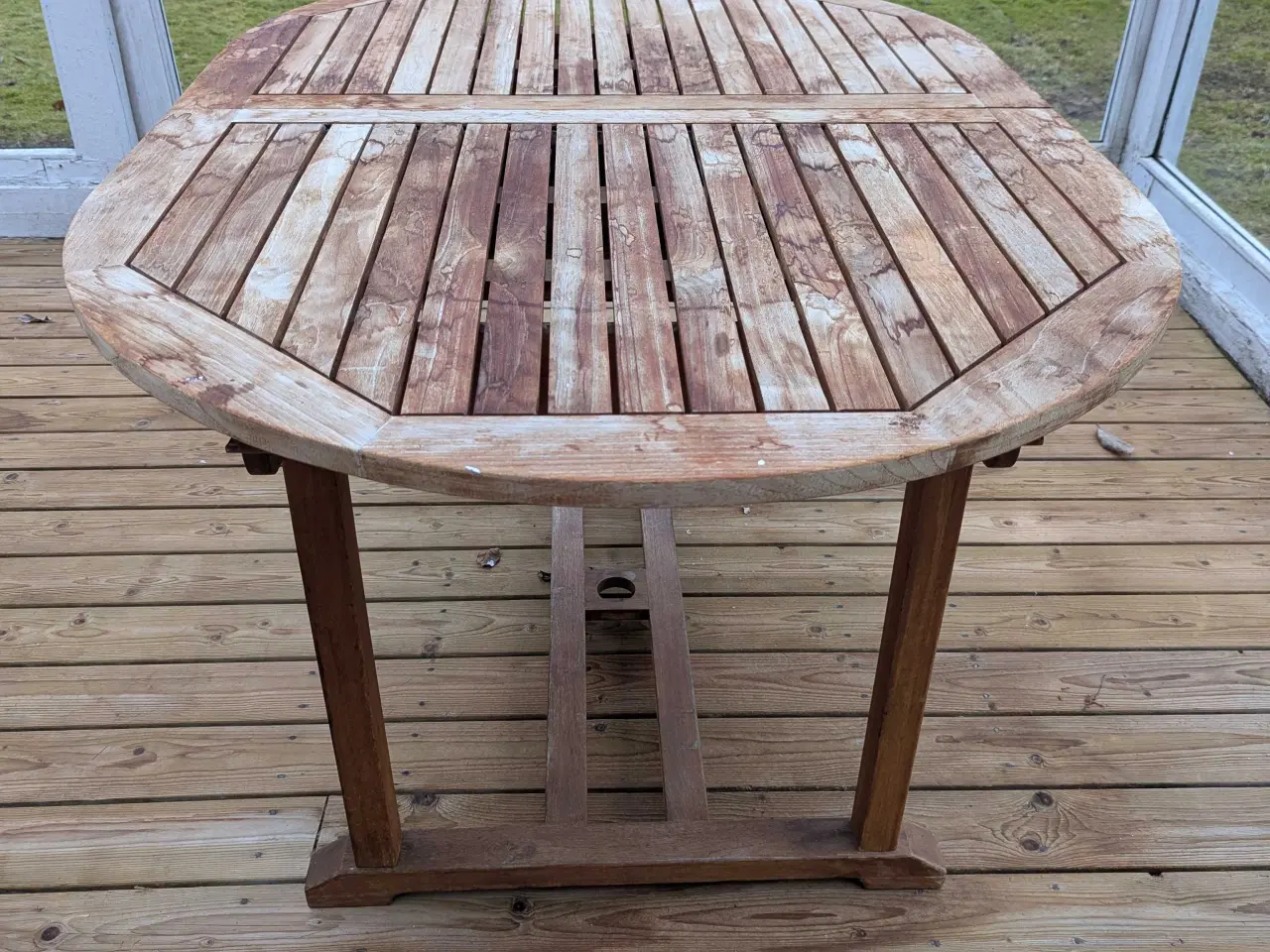 Billede 4 - Robust havebord TEAK