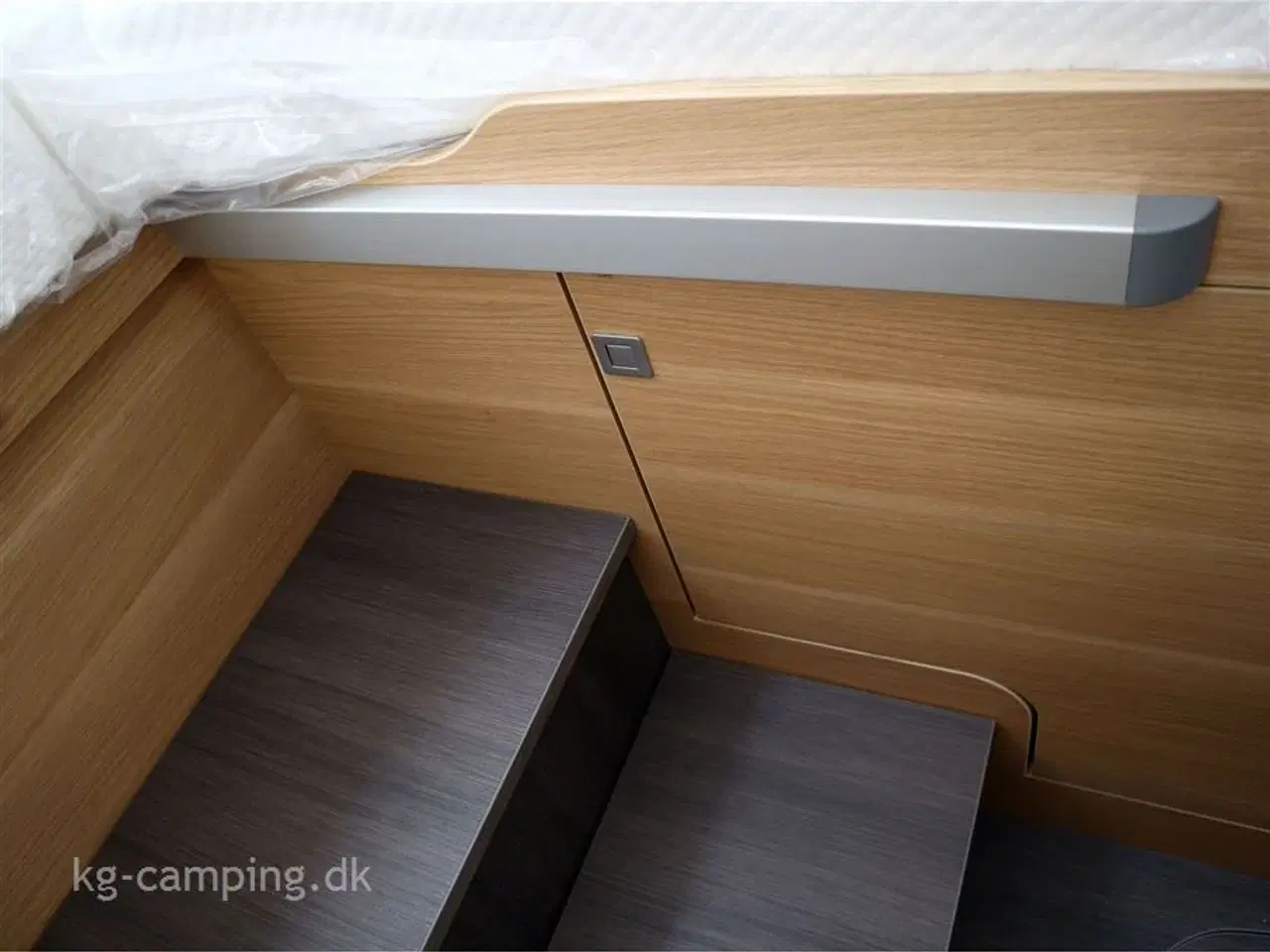 Billede 14 - 2023 - Adria Matrix Axess M670 SL Nu nedsat med kr.72.709 | Enkeltsenge og sænkeseng i forenden.