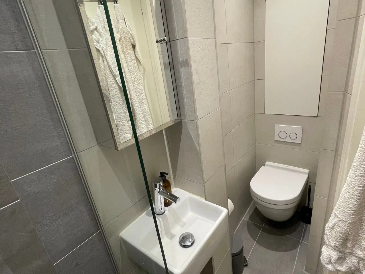 Billede 4 - Lyse badeværelsesfliser