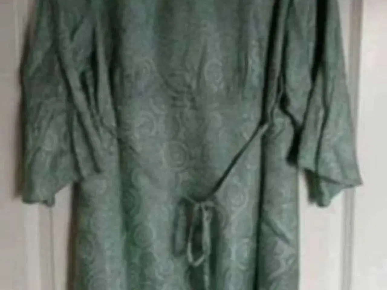 Billede 2 - Essence tunika str 48