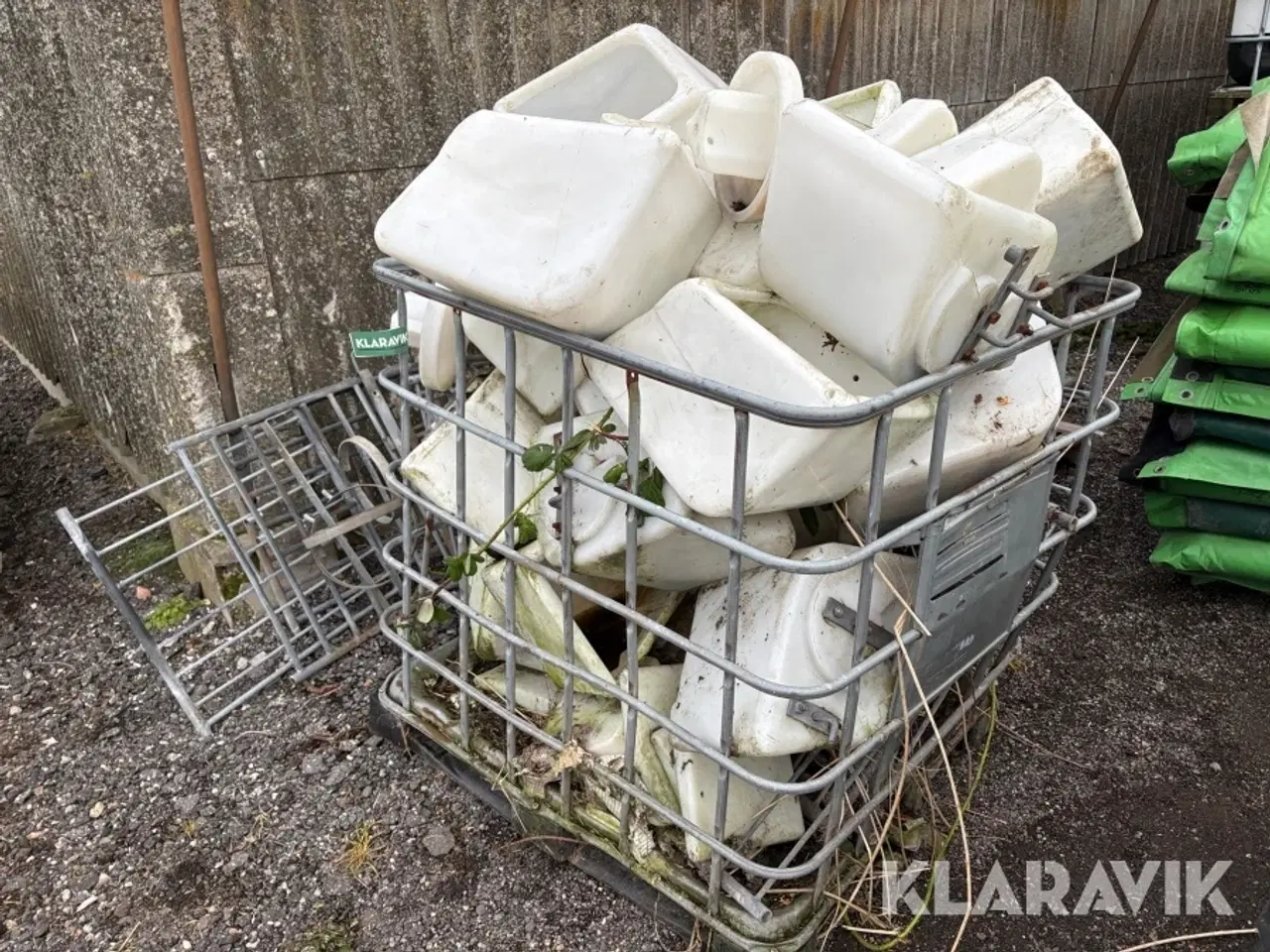 Billede 2 - Foderkrybber og inventar anslået 22 styk.