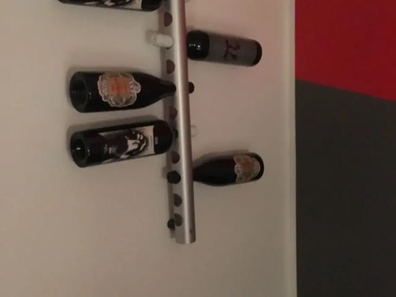 Billede 2 - Vin holder til væg. Plads til 12 flasker
