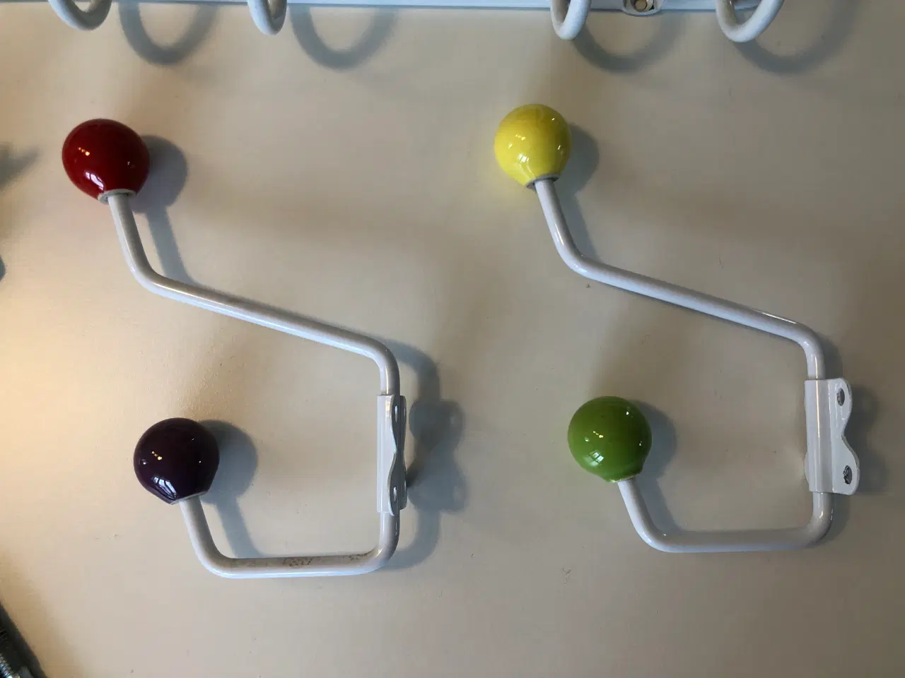 Billede 4 - Knagerække i flotte farver