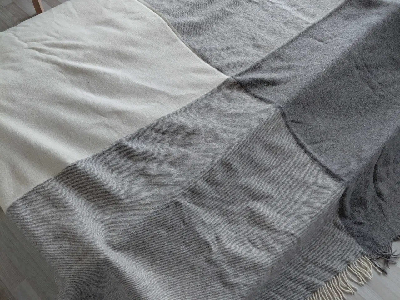 Billede 1 - Uld sengetæppe 224x204