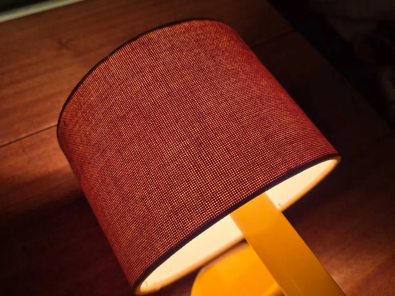 Billede 10 - Fine gule væglamper i dansk design