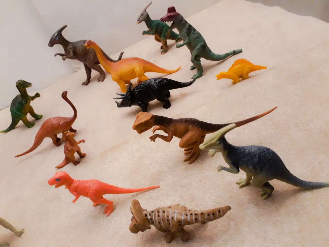 Billede 3 - 17 Dinosaur Figurer 