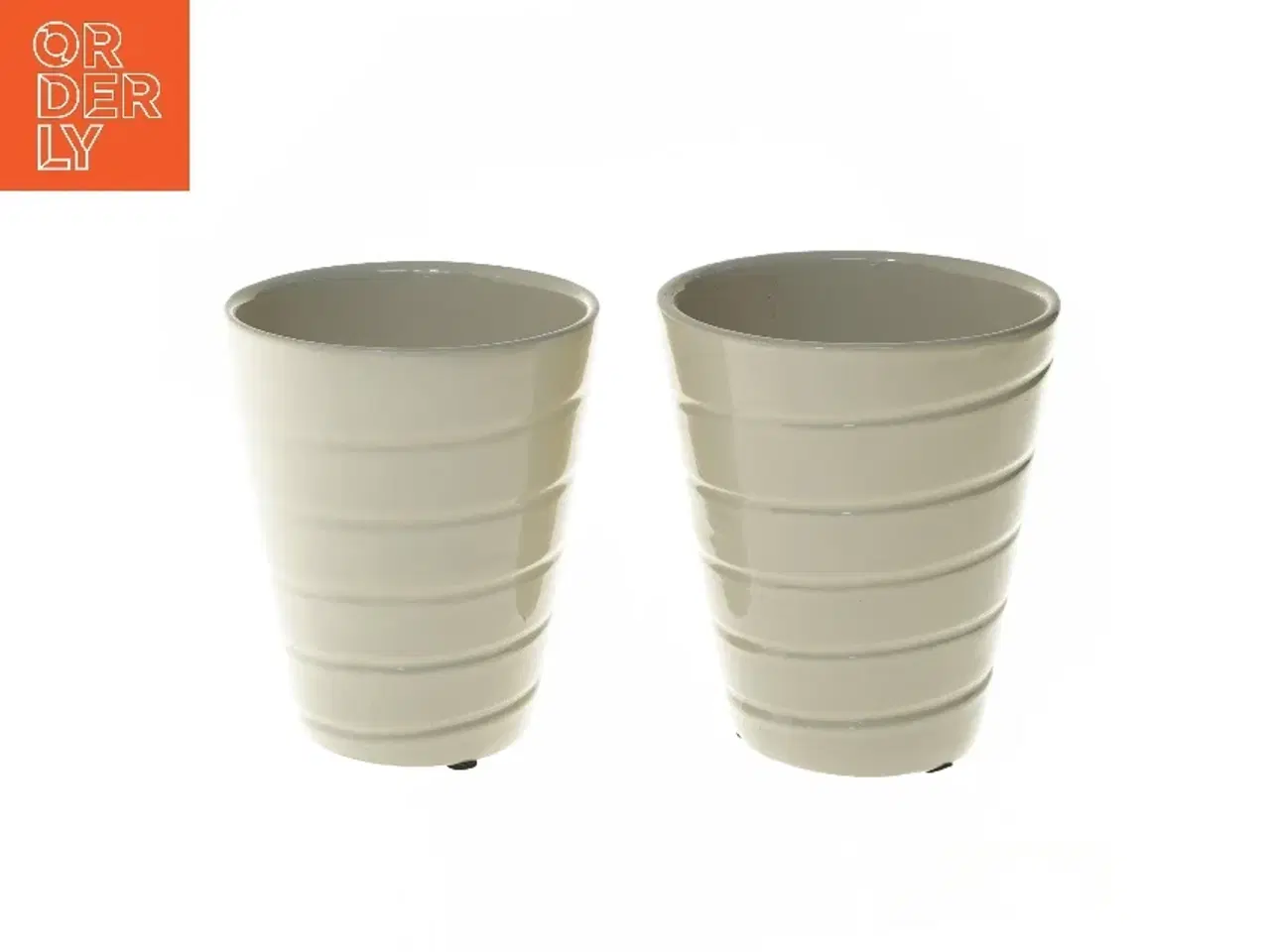 Billede 1 - To beige potter (str. 2 stk Ø 12,5 cm længde 15 cm)