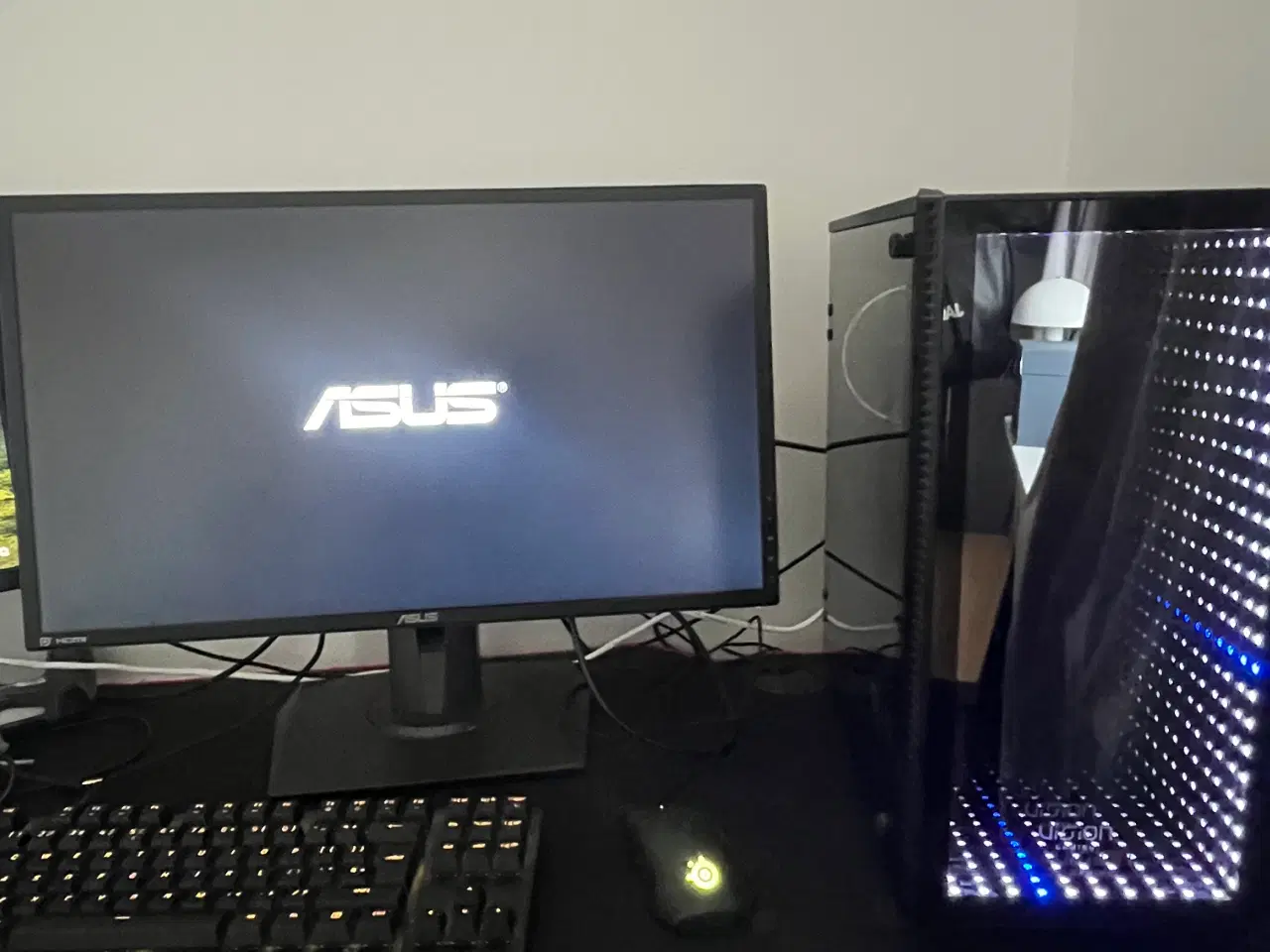 Billede 1 - Gamingsetup med pc, mus, tastatur og skærm