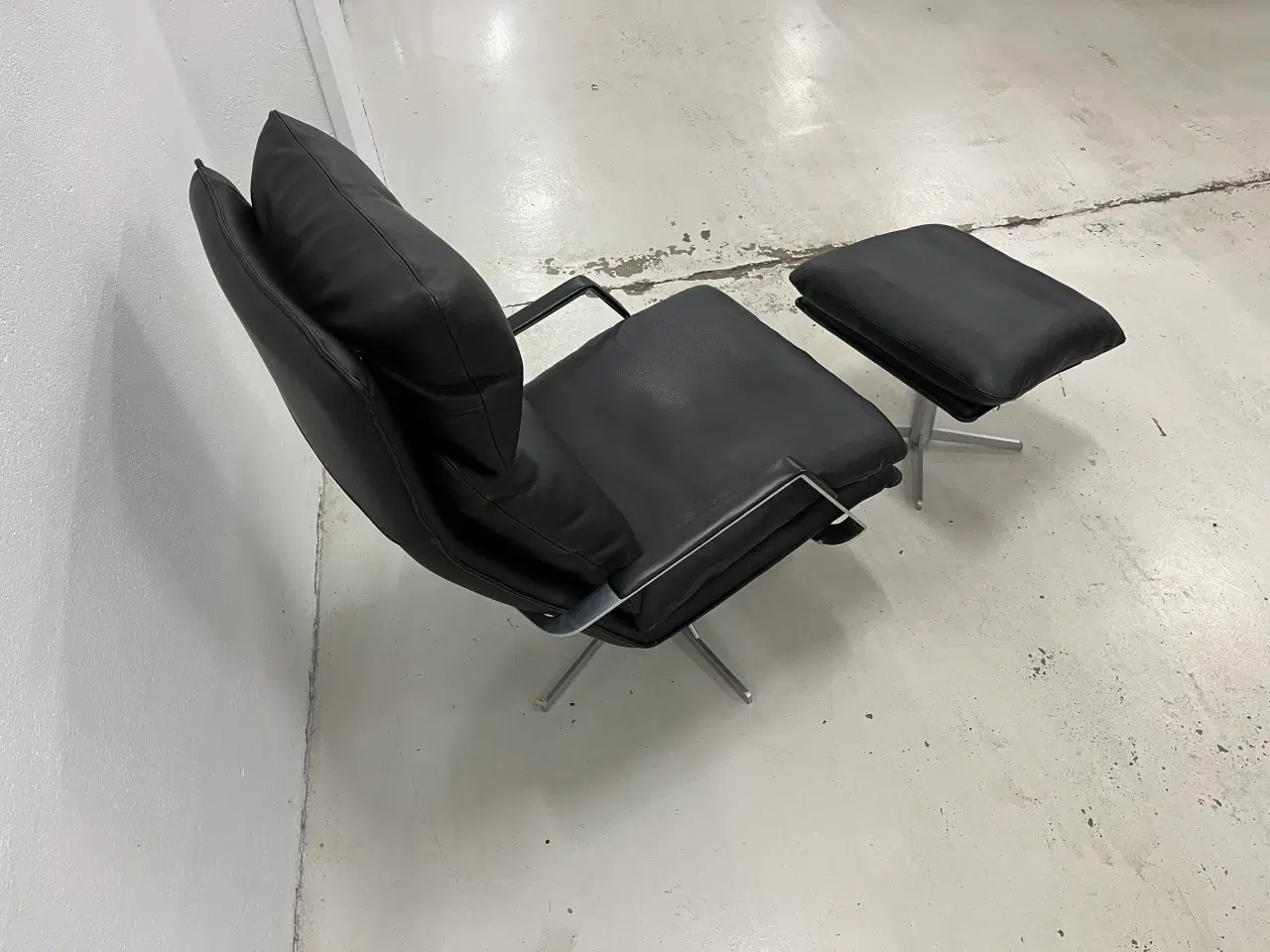 Billede 7 - Søren Lund SL330 hvilestol m/skammel i sort solid.