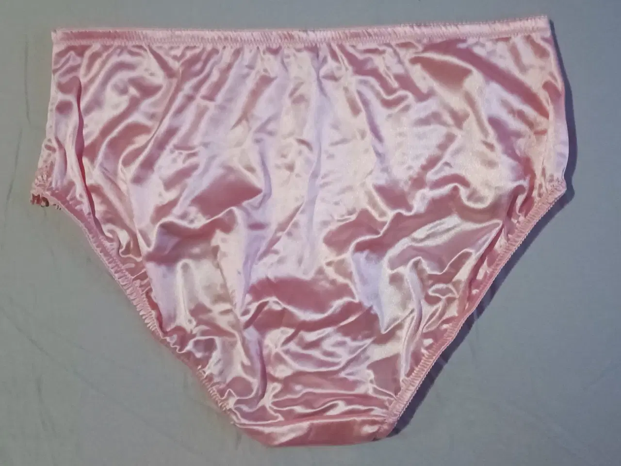 Billede 2 - Lys pink højtaljet trusse