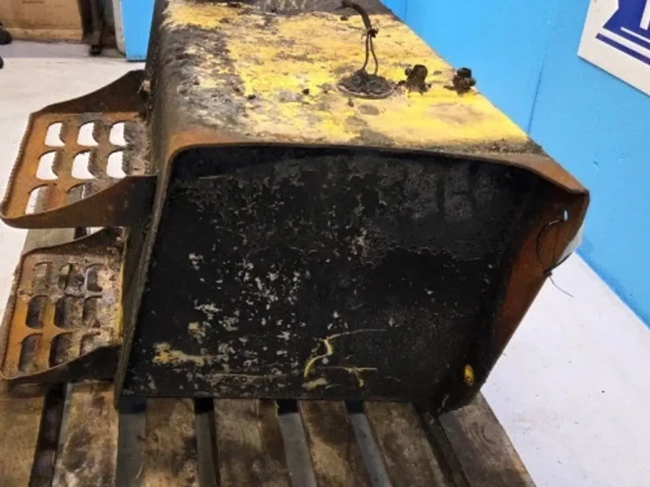 Billede 3 - New Holland LB115B Dieseltank 87355226