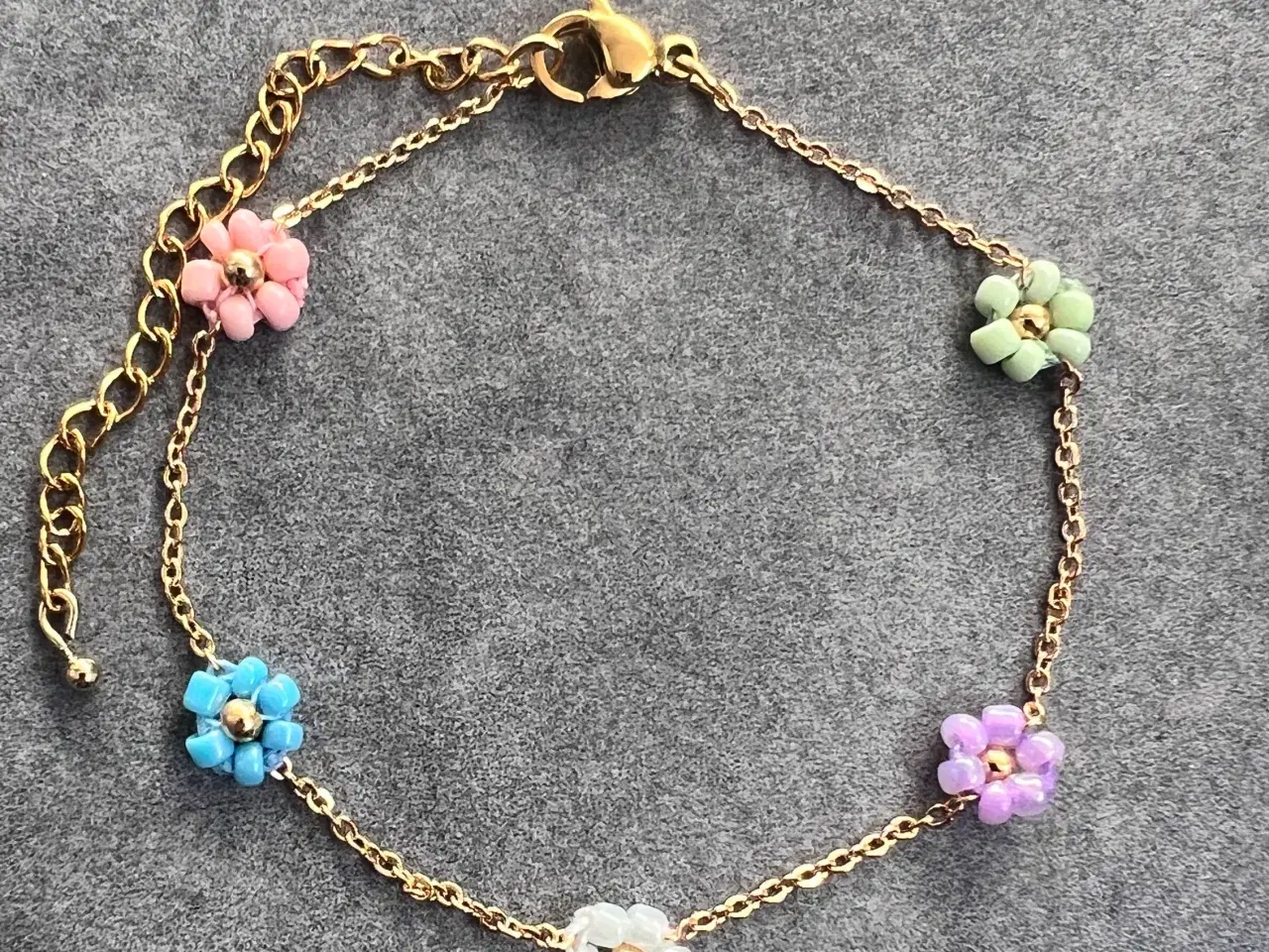 Billede 3 - Nyt smukt Daisy armbånd, 18 karat guldbelagt 