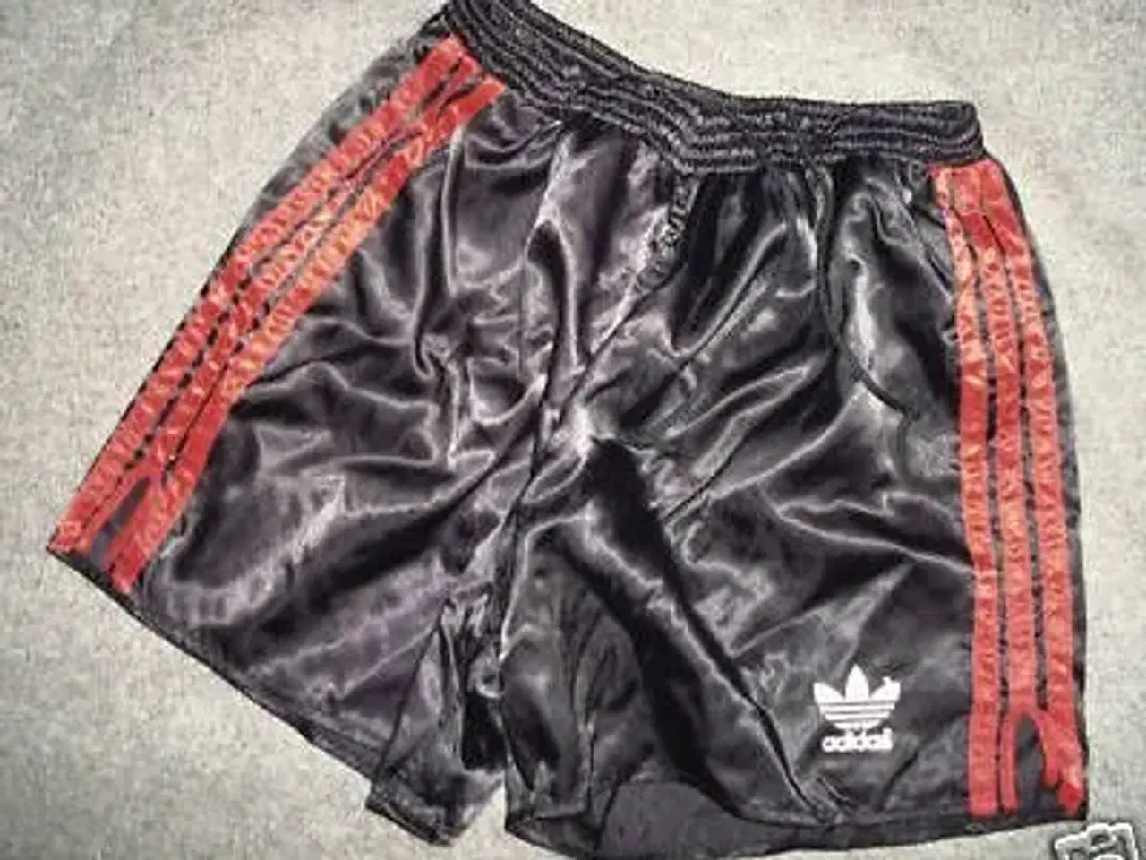 Billede 2 - Adidas og hummel nylon retro shorts købes