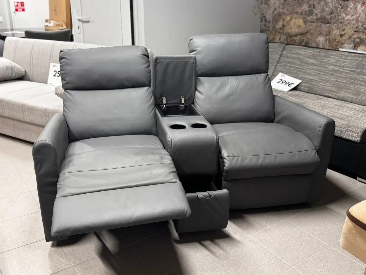 Billede 1 - Sofa 2-personers grå læder med kopholdere