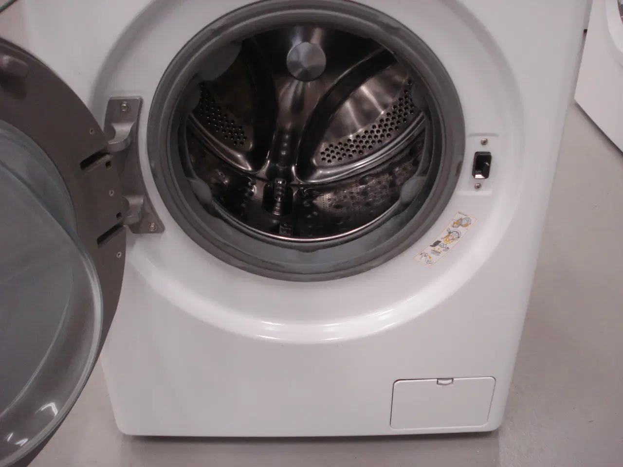 Billede 2 - 9 kg. LG vaskemaskine model F4WV400N1WE