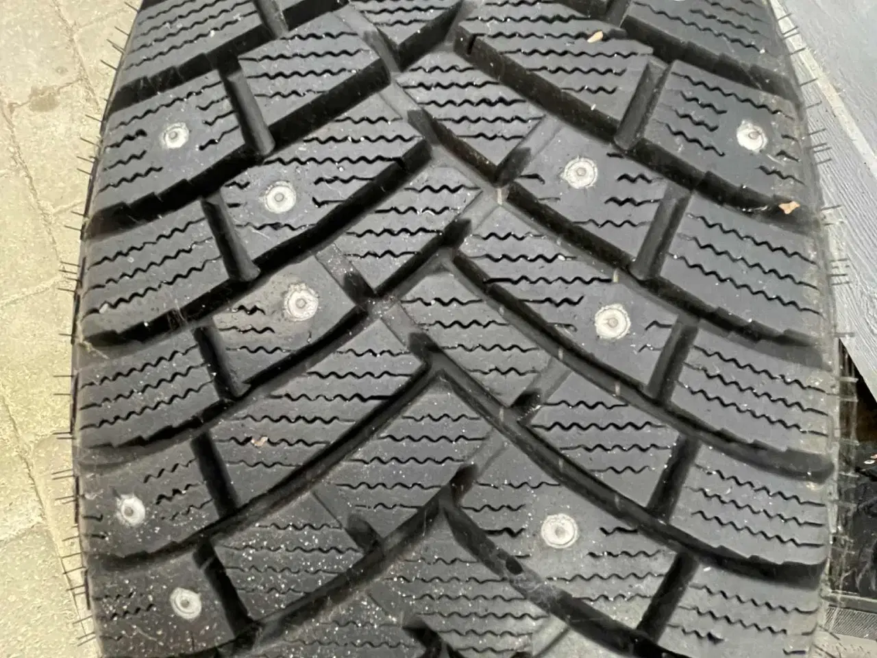 Billede 5 - Alufælge til Mercedes monteret med pigdæk