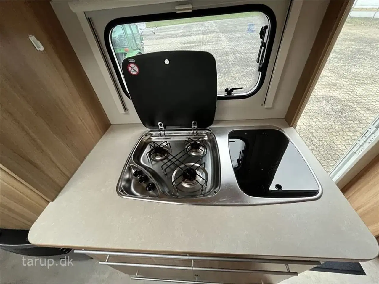 Billede 12 - 2014 - Caravelair Antares Luxe 527 Fortelt: Isabella Commodore Concept, mover, tv-antenne, sidesiddegruppe, kompressor køleskab m/ frostboks, 3 køjer og dobbeltseng