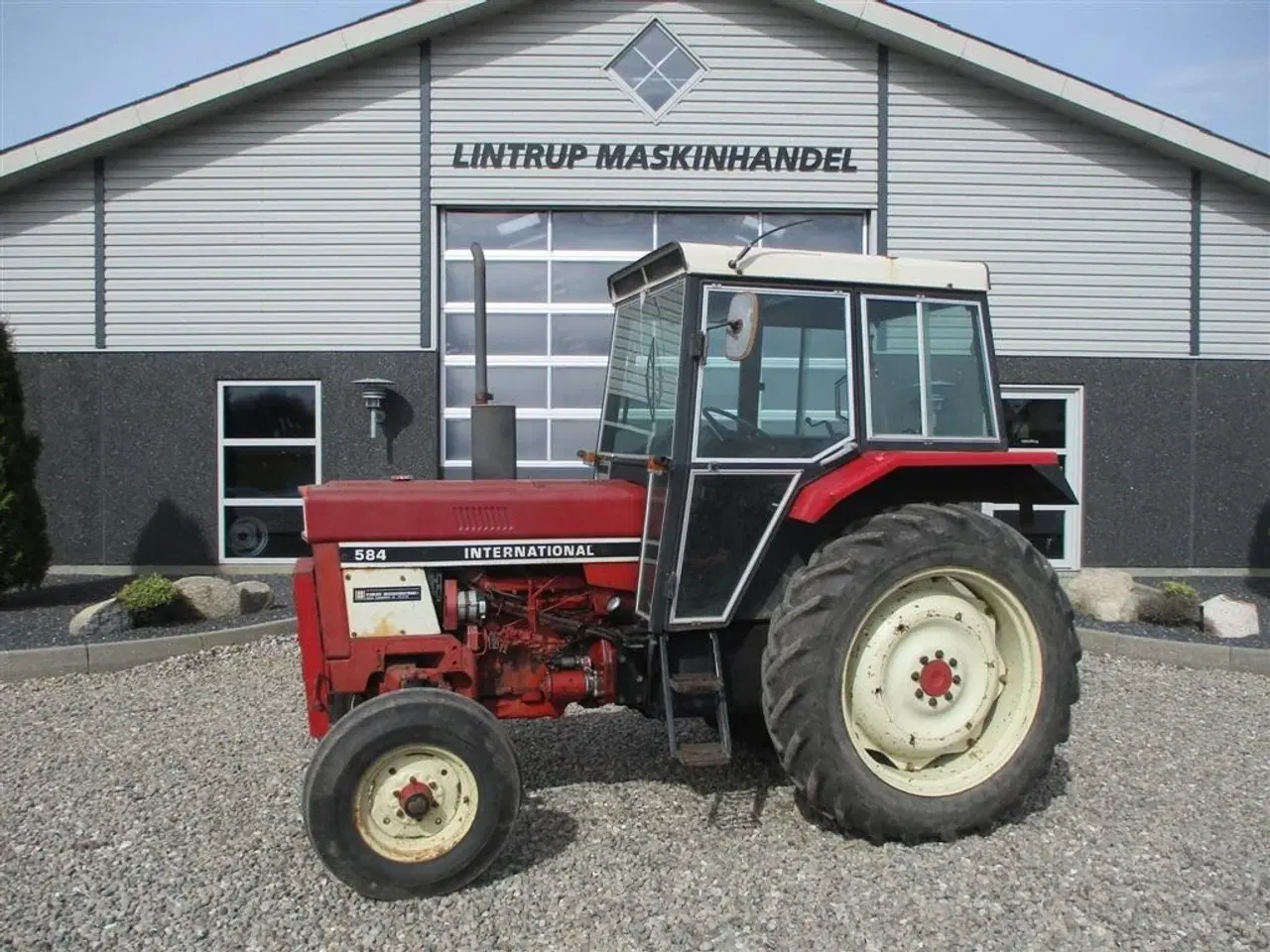 Billede 1 - IH 584 Snild lille traktor