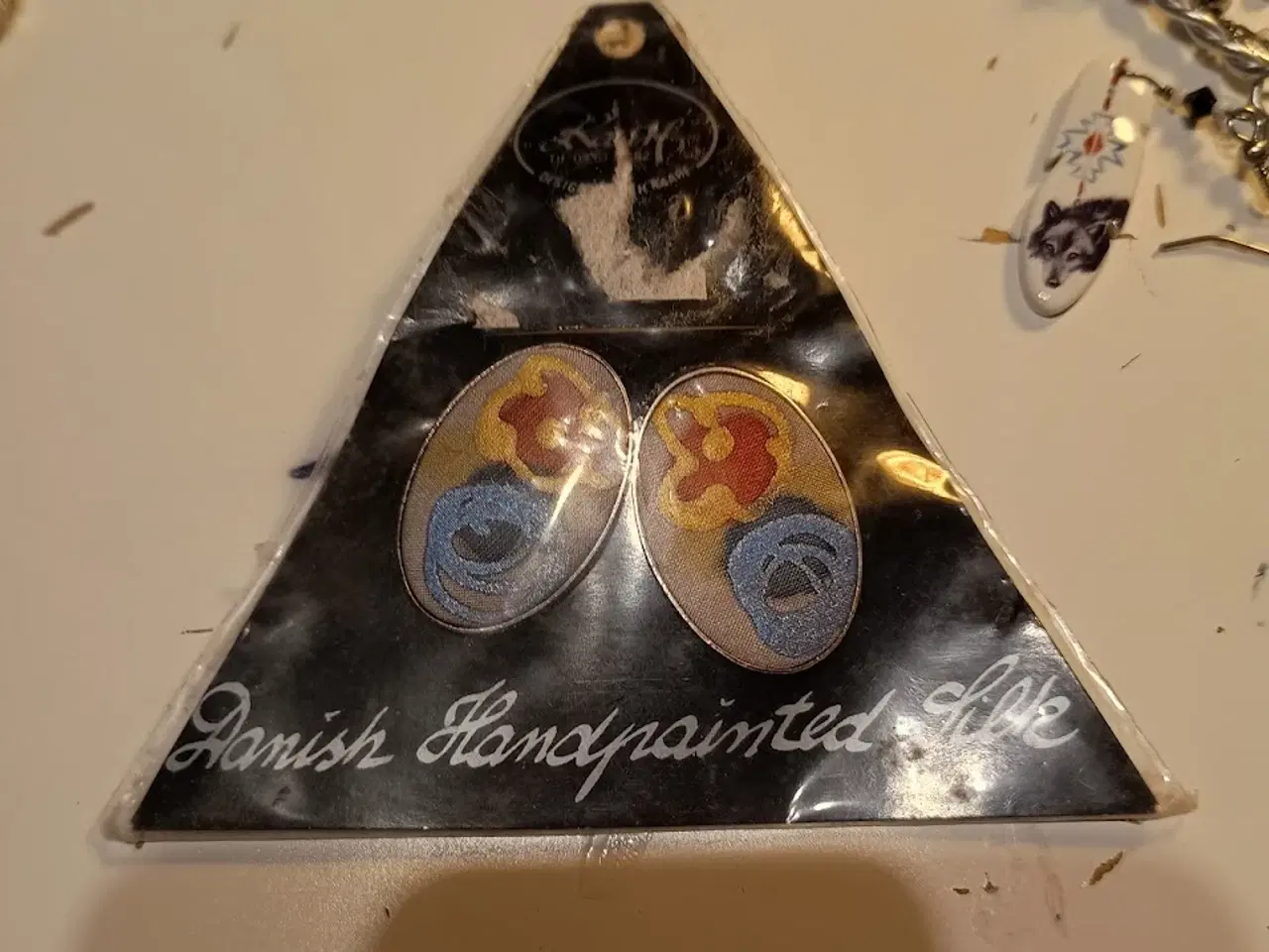 Billede 14 - Plastboks med diverse smykker fra Simili & Pilgrim