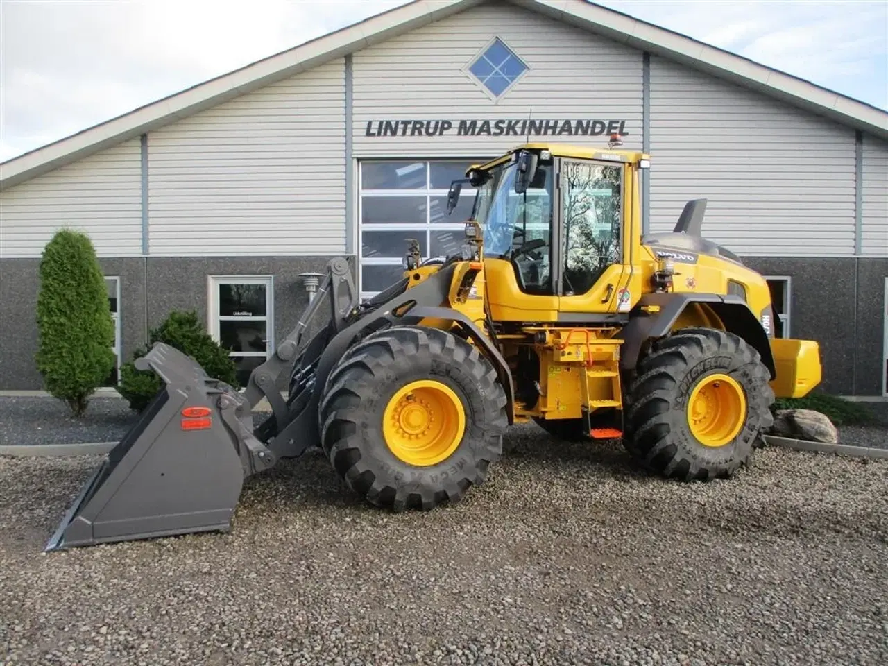 Billede 1 - Volvo L 70 H H2, BEMÆRK MED GARANTI FRA VOLVO FREM TIL DEN 18.6.2026. AGRICULTURE DK-maskine, Co-Pilot & med 750mm Michelin MEGA X BIB hjul.