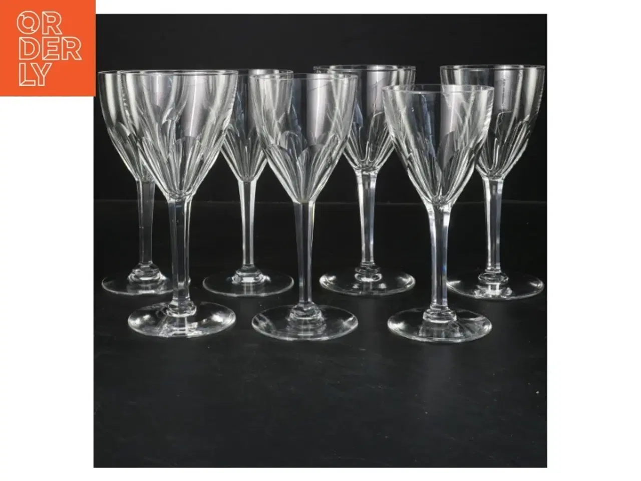 Billede 1 - Sæt af 7 klare vinglas (str. 7 stk Ø 7,5 cm længde 17 cm)