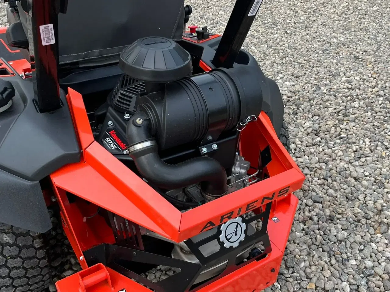 Billede 8 - Ariens Zenith 60 SD Top professionel maskine med stor 2 cylindret Kawasaki motor.