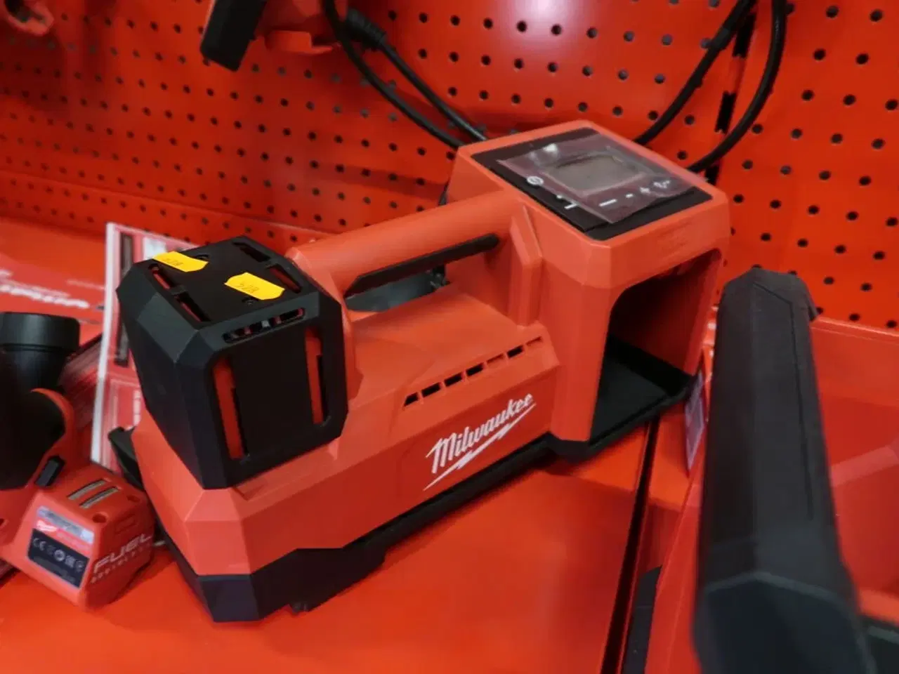 Billede 1 - Akku luftpumpe MILWAUKEE M18 BI-0