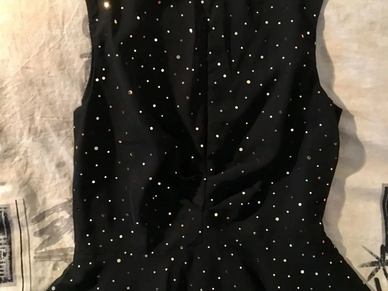 Billede 4 - Fin sort kjole til salg