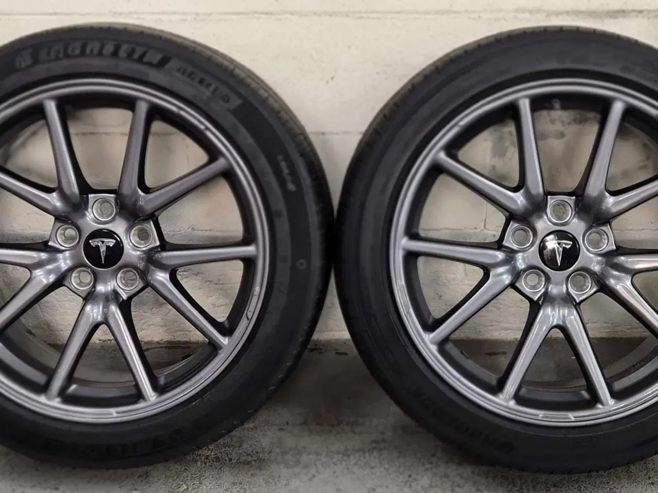 Billede 10 - TESLA MODEL 3 ORIGINAL ALUFÆLGE MED SOMMERDÆK 