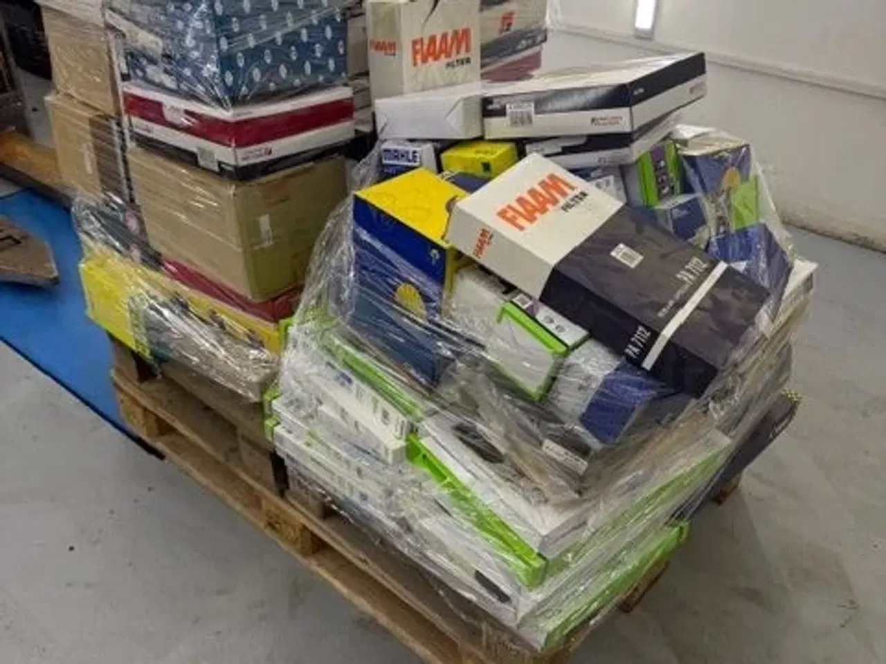 Billede 3 - 2 paller med Kabinefilter & luftfilter - Cirka 300 stk. - Kostpris 22.000 kr. ex. moms
