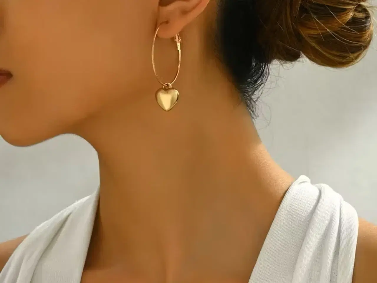 Billede 1 - * Smukke runde øreringe - med sødt hjerte