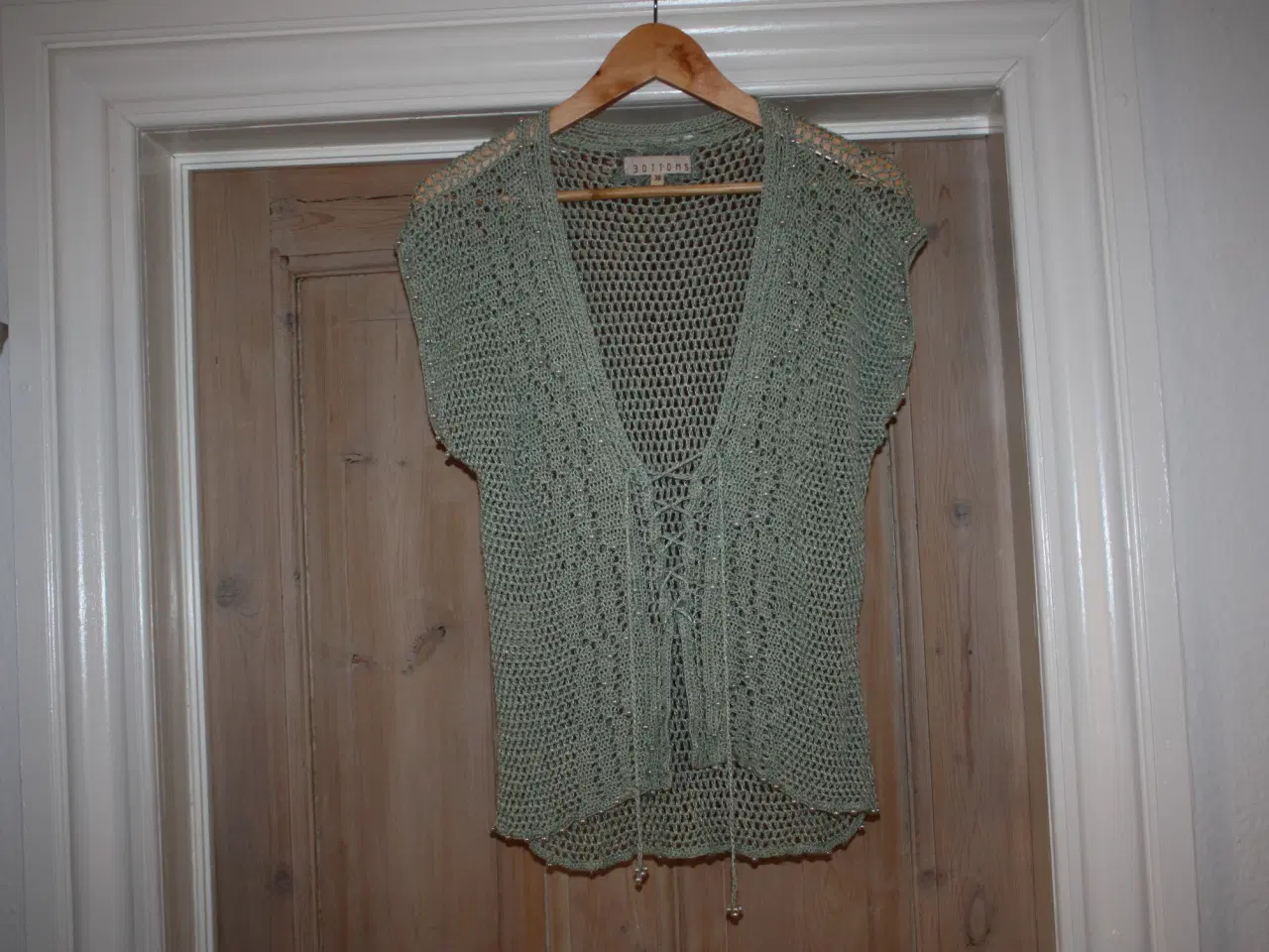 Billede 1 - Vest / bluse med perler fra Bottoms 45% linen, 30%