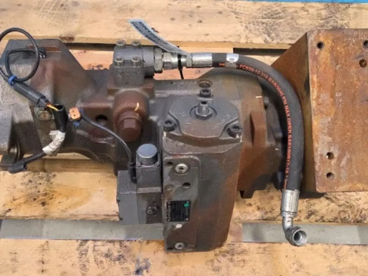 Billede 12 - New Holland T8.320 Hydrostatisk Pumpe 84393724