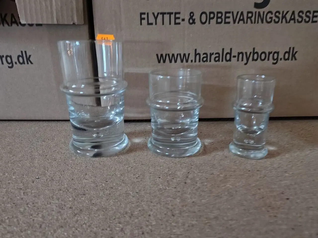 Billede 1 - To kasser glas