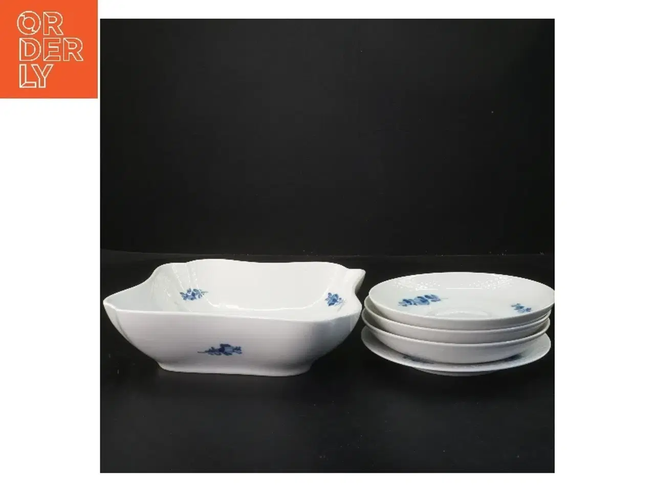 Billede 2 - Sæt af Royal Copenhagen skåle med blå blomst motiv(str. 5 stk Ø 16 & 16,5 & 22 cm) fra Royal Copenhagen (str. 5 stk Ø