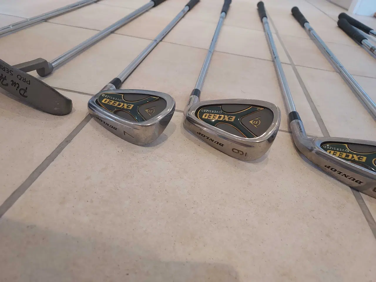 Billede 10 - Golftaske og 17 stk jetn/køller 