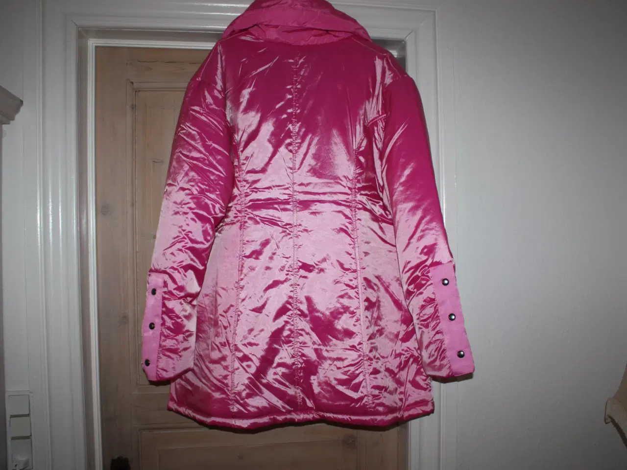 Billede 4 - Jakke fra DNY Cph str. M Stor i størrelsen