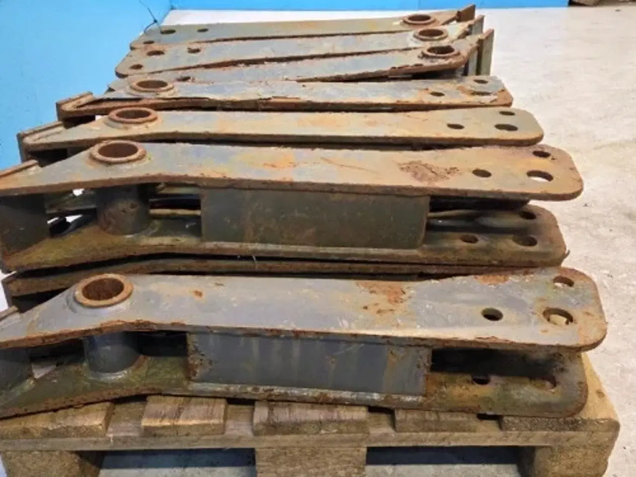 Billede 11 - New Holland B100B Support 87310368  14 Stk