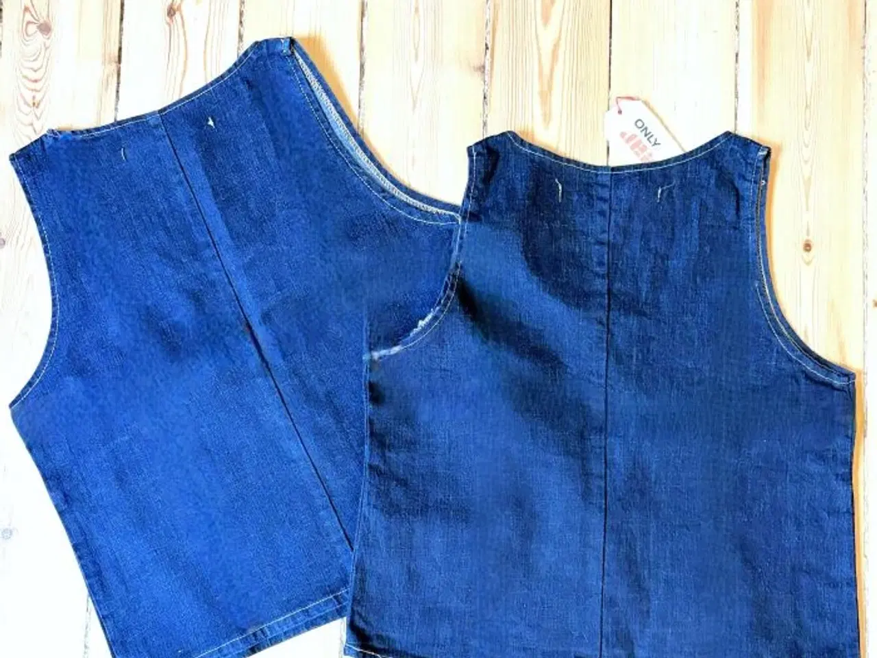 Billede 3 - 2 helt nye toppe i denim. Aldrig brugt.