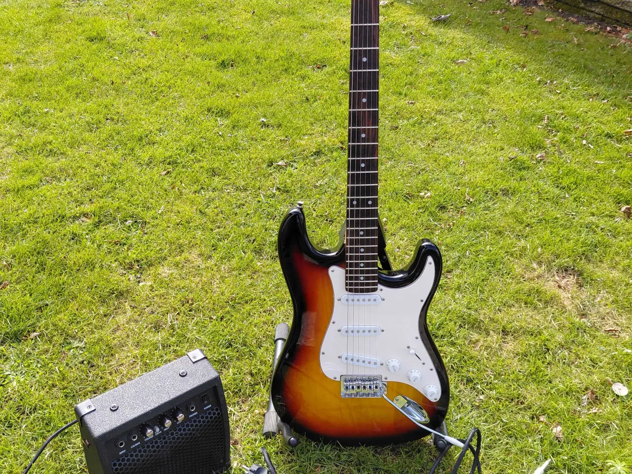 Billede 1 - StarSound El-guitar sæt – Nyserviceret og klar til