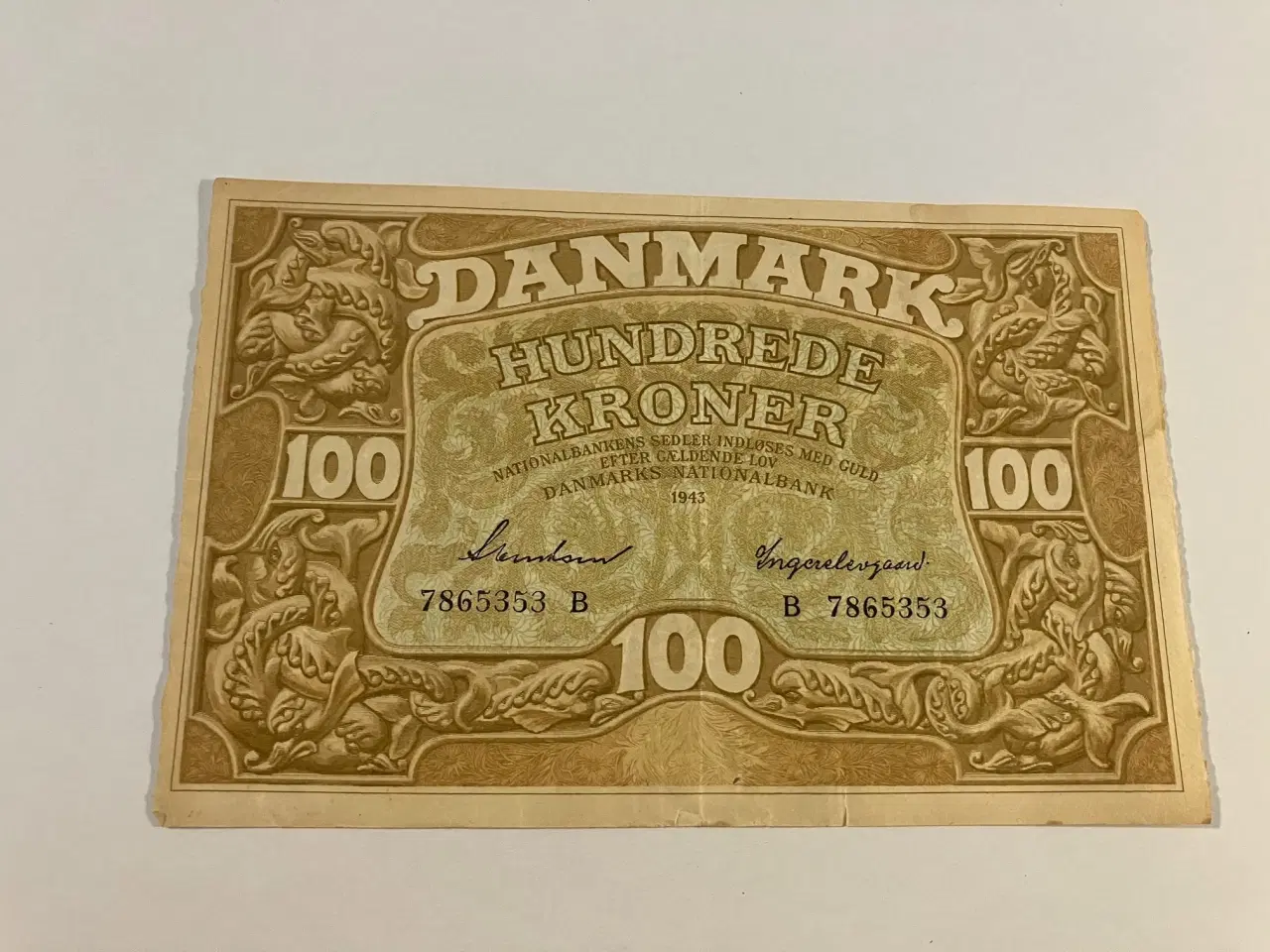 Billede 1 - 100 Kroner 1943 B Danmark - Mindre hul nedert samt rift