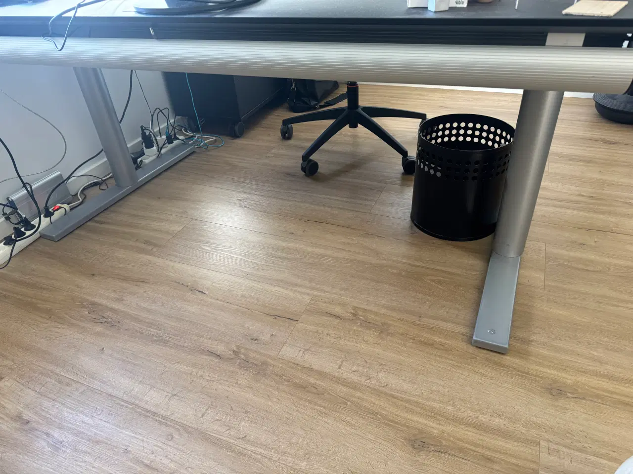 Billede 2 - Elektrisk Hæve/sænkebord