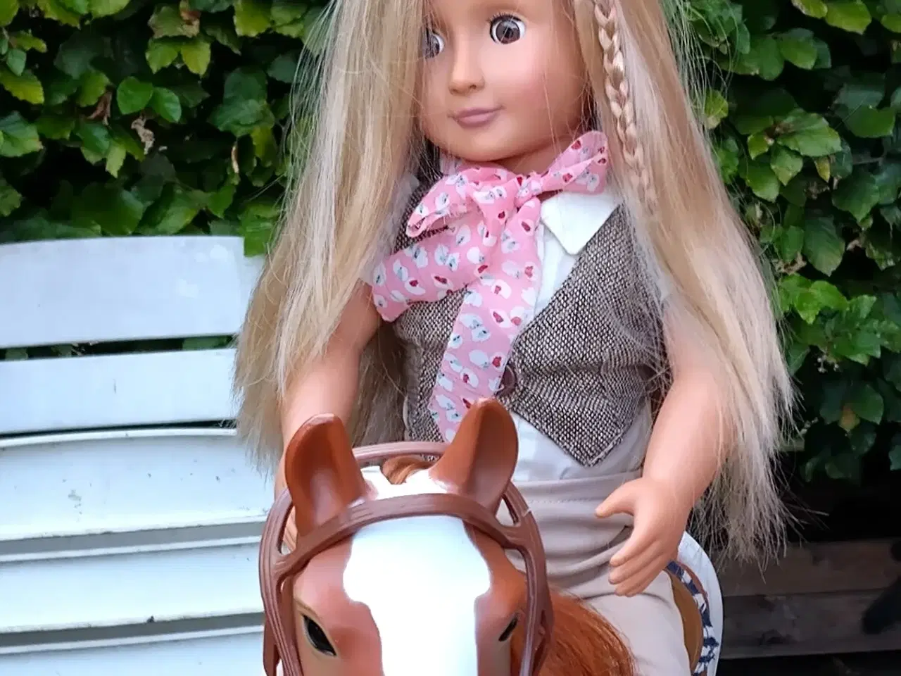 Billede 1 - Stor Dukke og Hest