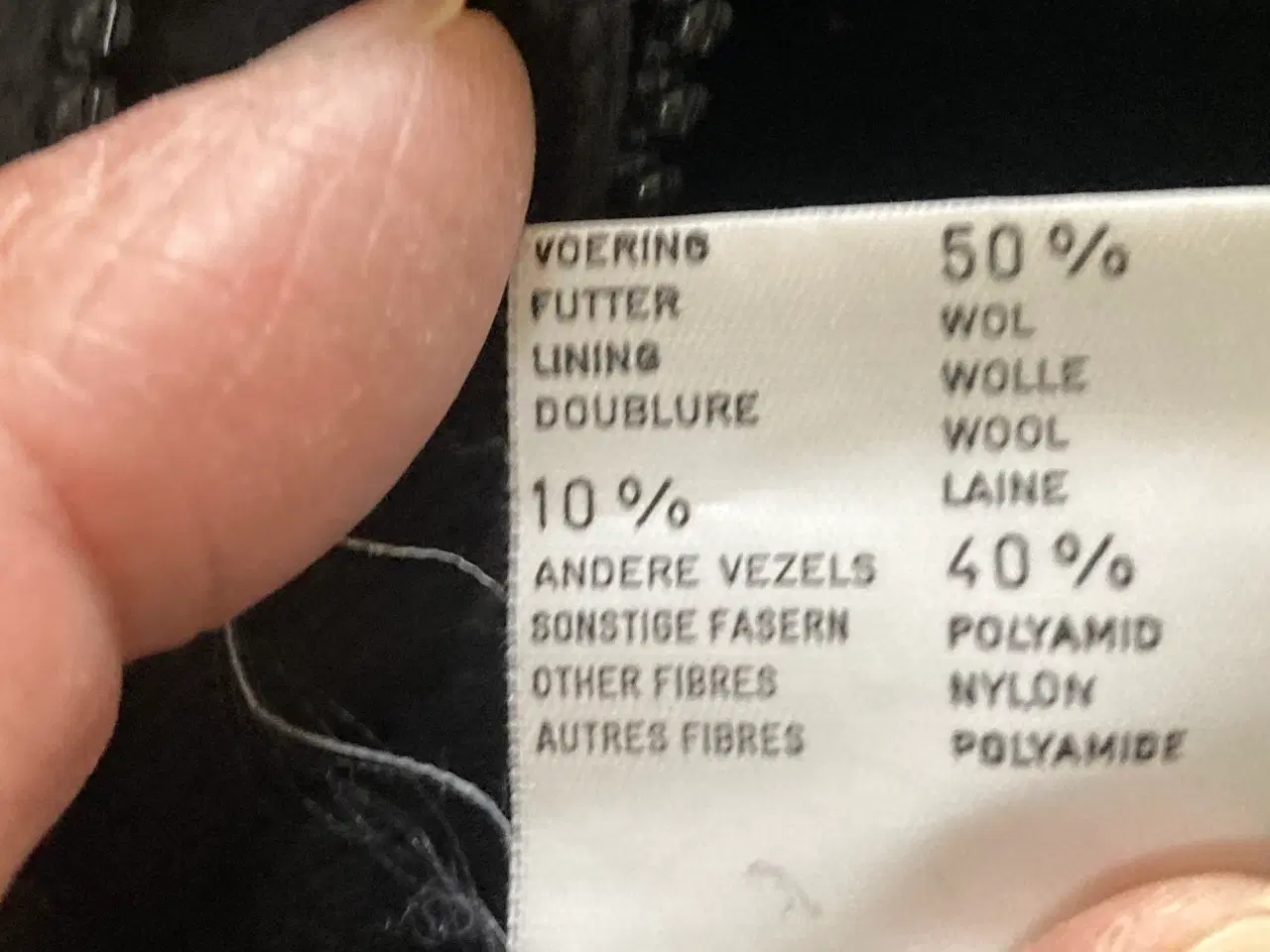 Billede 7 - Lun og flot sort dame vinterfrakke str 42
